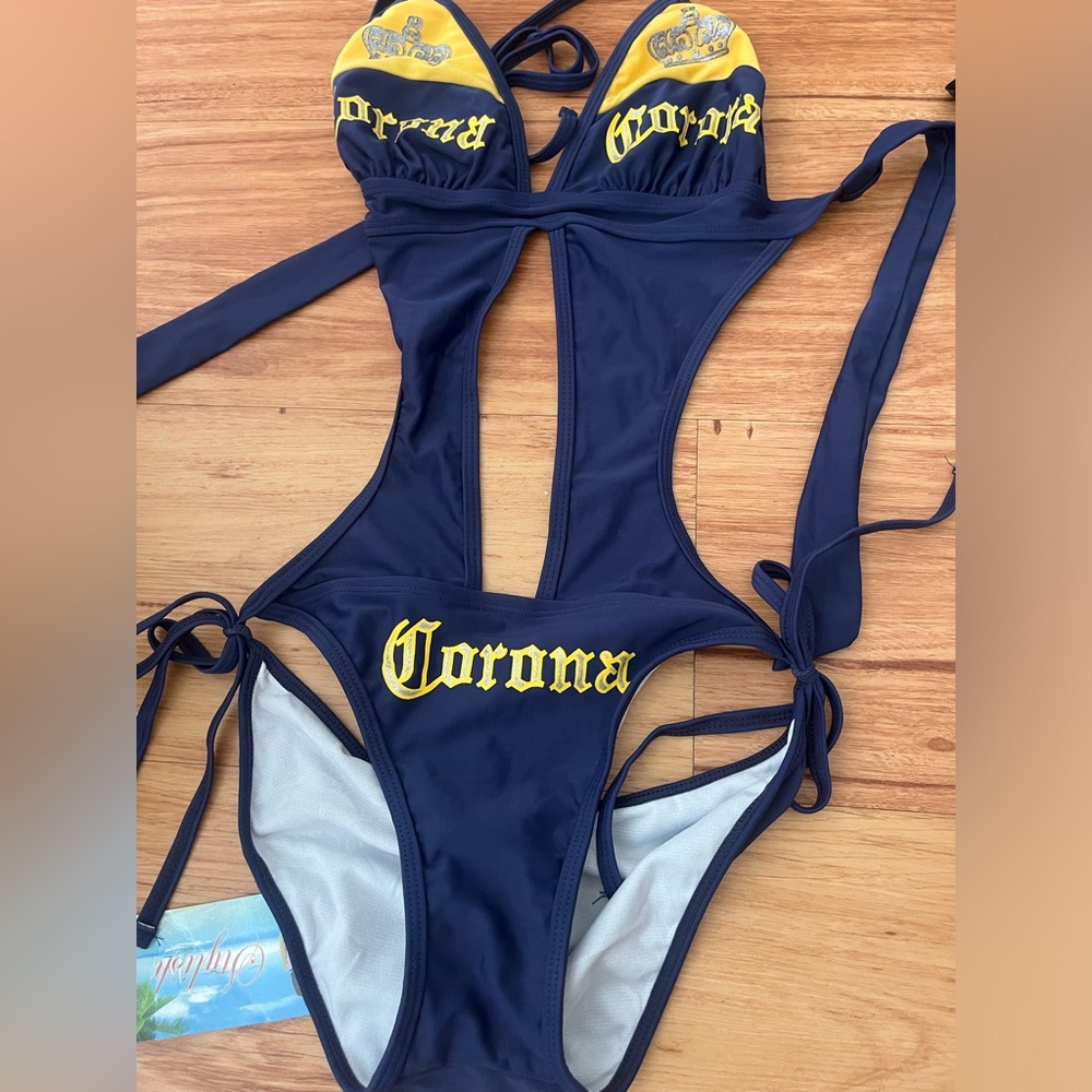 One piece swim suit w cutouts